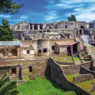 Panoramic,View,Of,The,Ancient,City,Of,Pompeii,With,Houses