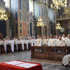 Etwa 200 Priester waren heute bei der Chrisammesse im Brixner Dom anwesend. Foto: Diözese/Irene Argentiero.