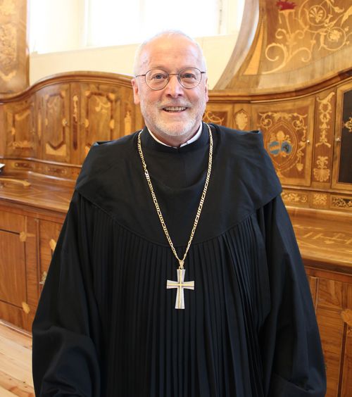 Neuer Abt Bischof Muser gratuliert P. Peter Stuefer